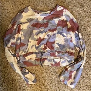 GYMSHARK CROPPED CAMO LONG SLEEVE TOP